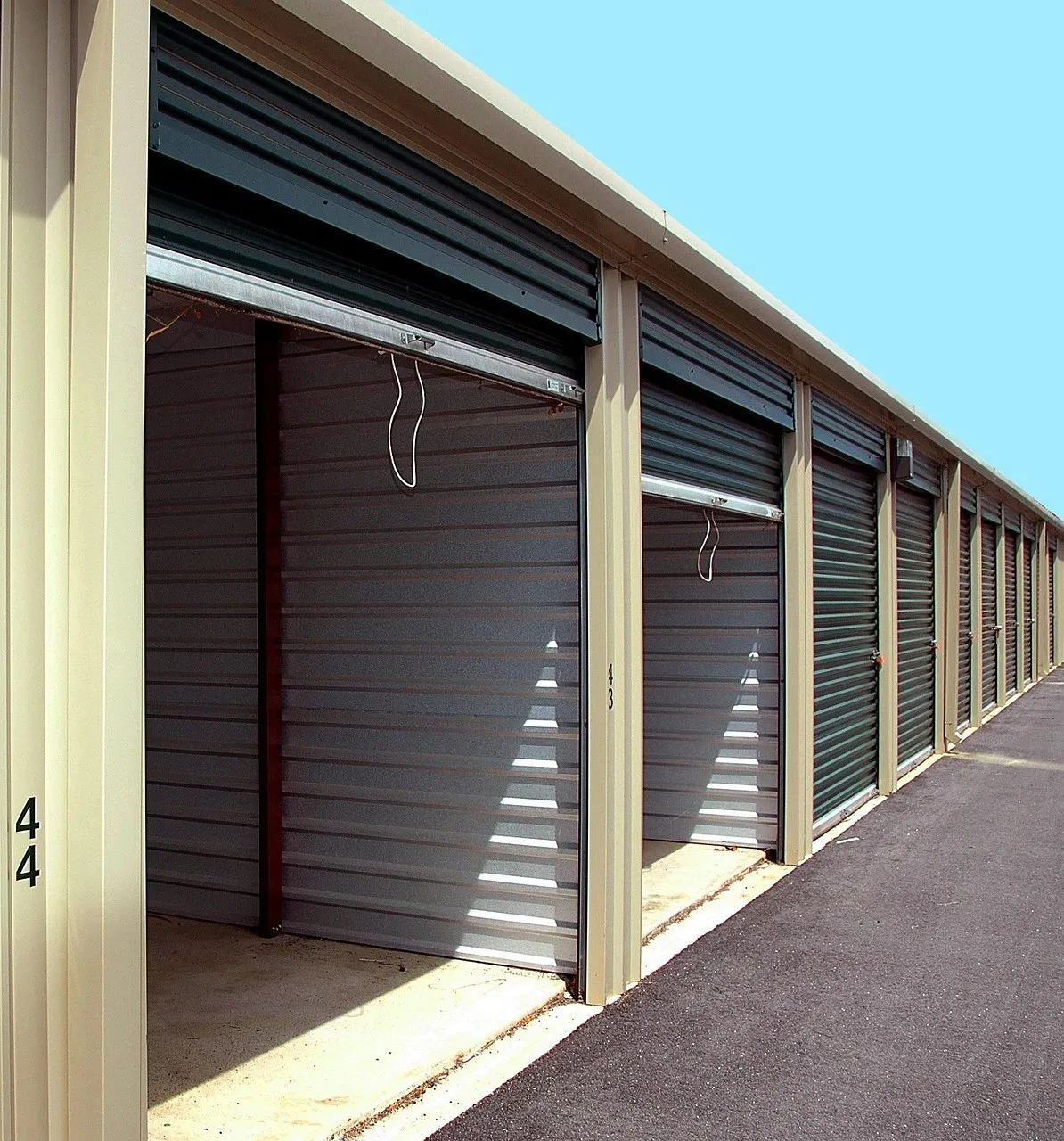 Box de stockage, garde-meuble ou opérateur géré : que choisir pour son entreprise ?