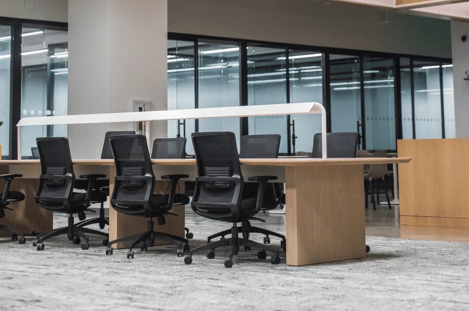 Optimiser l'espace de travail : le rôle du stockage professionnel